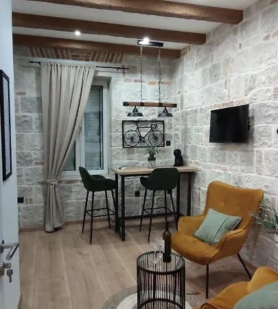 Lana Luxury Apartments- Center *